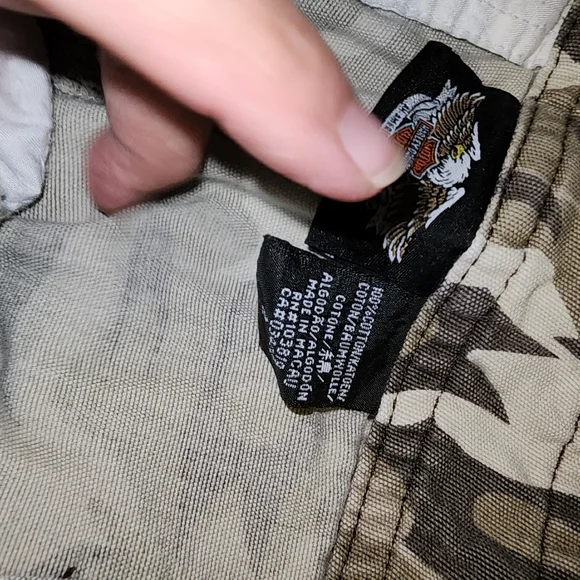 HARLEY DAVIDSON EUC WOMEN'S SIZE 2 CAMMO CAPRIS PANTS - Picture 5 of 7